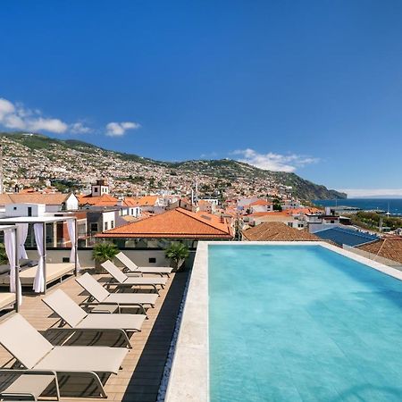 Barcelo Funchal Oldtown酒店 外观 照片 The rooftop pool at the Hotel Porto Santo